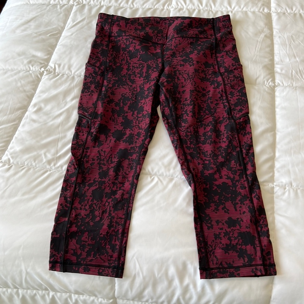 Lululemon Swift Speed High-Rise Crop black and red floral size 12